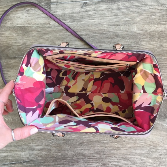 Guess Satchel purse - Picture 2 of 4